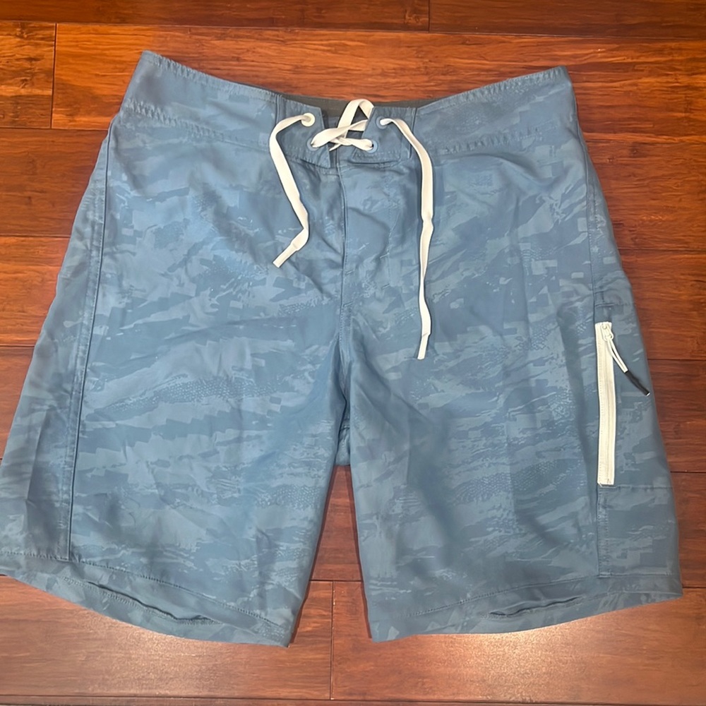 Under Armour Men’s Swimsuit Swim Trunks Size 31